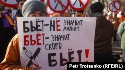 Митинг против насилия "Скажи нет миру животных", которое организовало молодежное движение "Жаңа адамдар". Алматы, Казахстан, ноябрь 2023 года