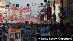 9 мая 2019 года. Санкт-Петербург, Невский проспект. Прохождение участников всероссийского патриотического проекта «Бессмертный полк».
