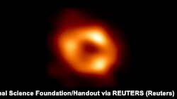 Event Horizon Telescope телескопи томонидан олинган Sagittarius A* қора туйнуги.