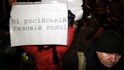 Во время акции «Ночной дозор на Банковой» у Офиса президента с требованием не предавать национальные интересы Украины на «нормандской встрече» в Париже. Киев, 8 декабря 2019 года