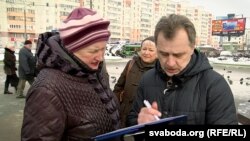 В Минске противники "налога на тунеядцев" начали собирать подписи за его отмену еще в январе 2017 года (на снимке)