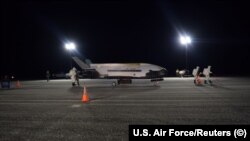 X-37B после посадки на космодроме на мысе Канаверал в 2019 году