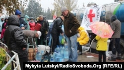 Жители Торецка в очереди за водой (иллюстративное фото)