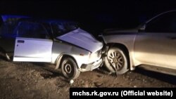 Специалисты российского МЧС в Крыму оказывают помощь автомобилистам. Крым, 6 января 2019