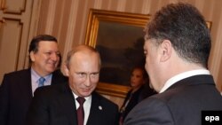 Владимир Путин и Петр Порошенко перед рабочим завтраком с лидерами стран ЕС