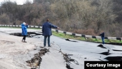 Участок трассы «Севастополь-Симферополь», разрушенный из-за оползня