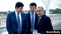 Жаҳонгир Ортиқхўжаев (ўнгда ) президент куёви Отабек Умаров билан