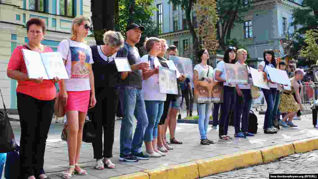 &laquo;Прежде всего это ответственность украинской стороны, хотя мы понимаем, что эти люди находятся под контролем России. Тут Украина должна брать на себя инициативу, а не делегировать ее представителям США или Европейского союза&raquo;, &ndash; считает координатор организации &laquo;Медийная инициатива за права человека&raquo; Мария Томак