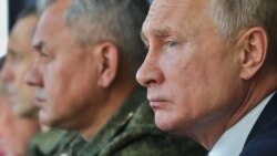 Президент России Владимир Путин на учениях российских войск в Астраханской области России